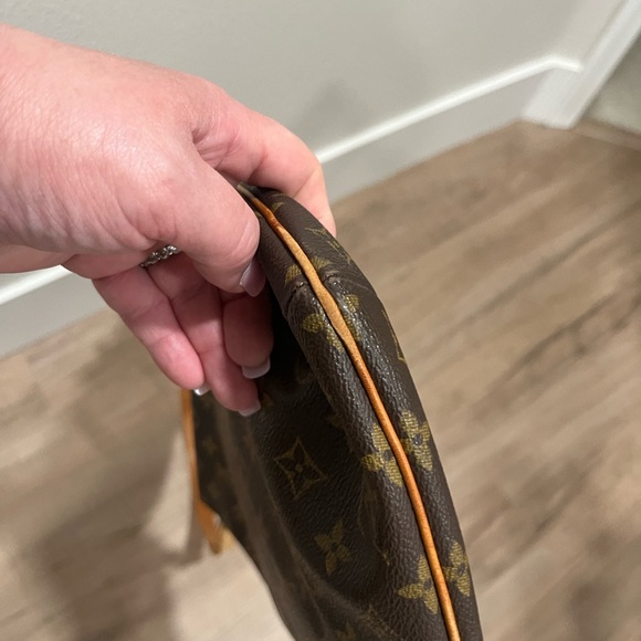 Authentic Louis Vuitton Musette bag gently used - Picture 4 of 11